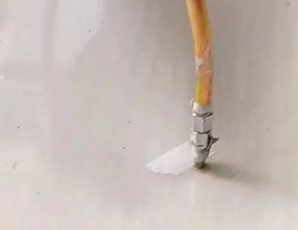 淮阳瓷砖空鼓维修公司专业解答在瓷砖铺贴过程中，如果使用的砂料过粗（如全部使用了粗砂），可能会导致以下问题